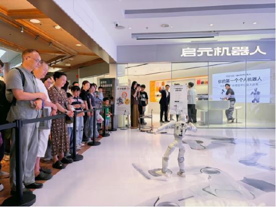尚品宅配与上纬新材启元机器人成立合资公司	，全球首个“机器人友好家	”实景店态同步落地